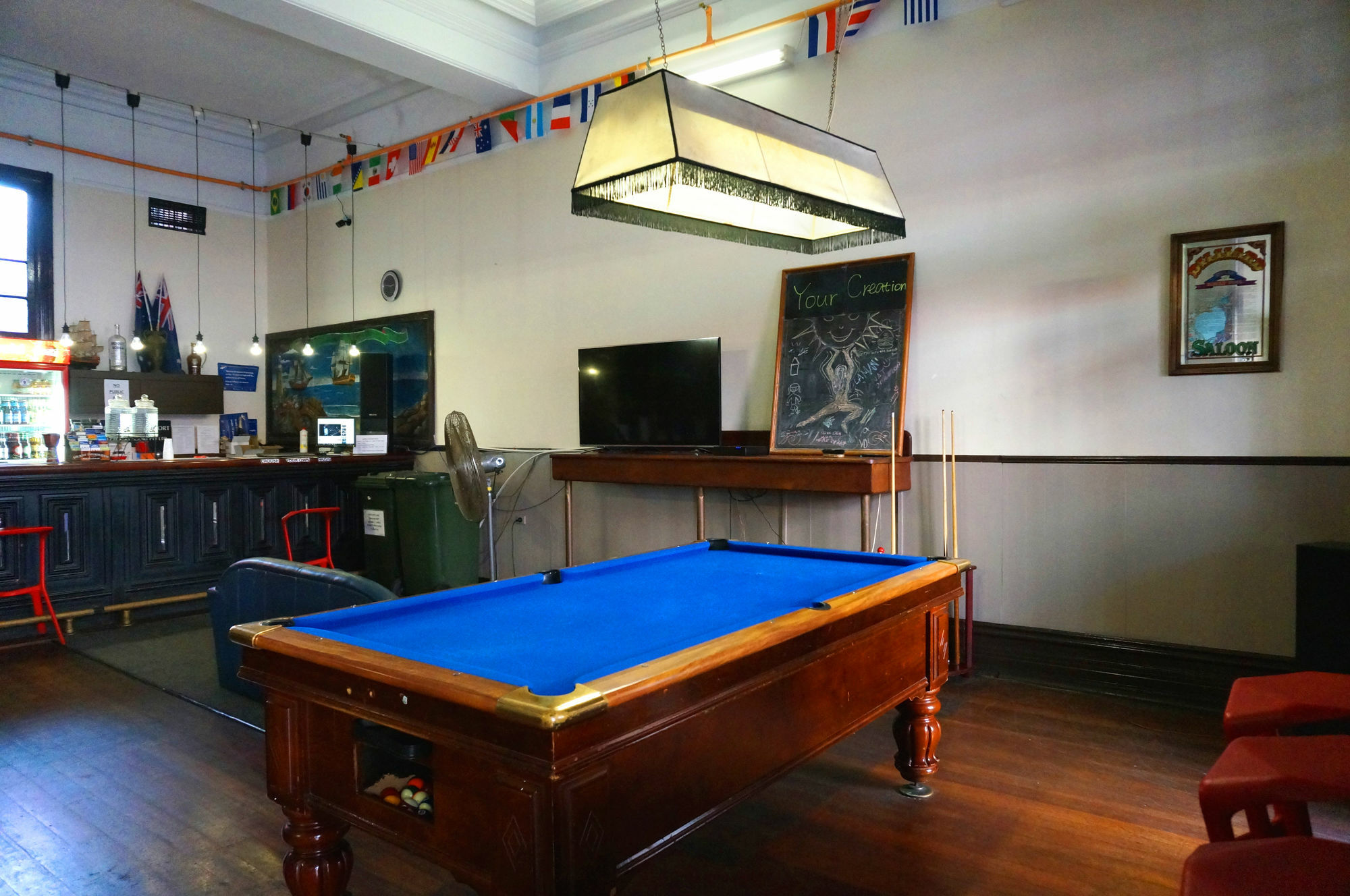 Sundancer Backpackers Hostel *